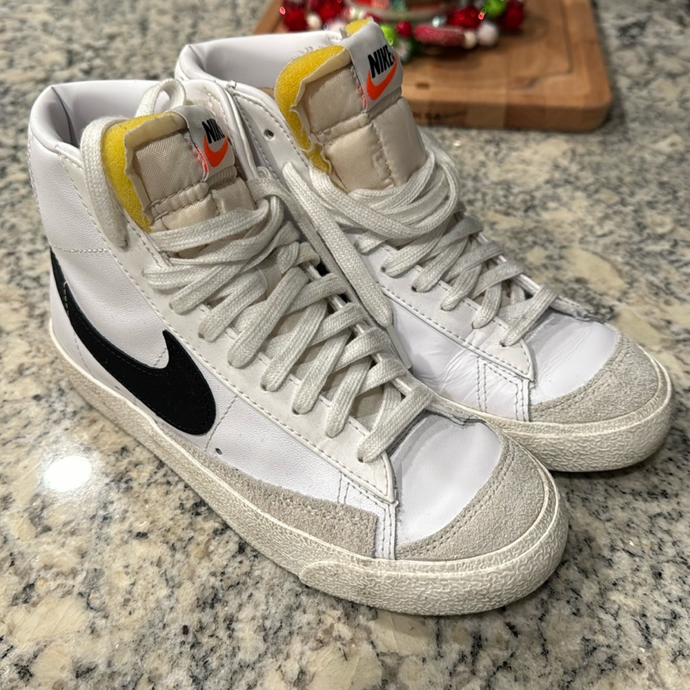 Nike Women’s blazer Mid ‘77